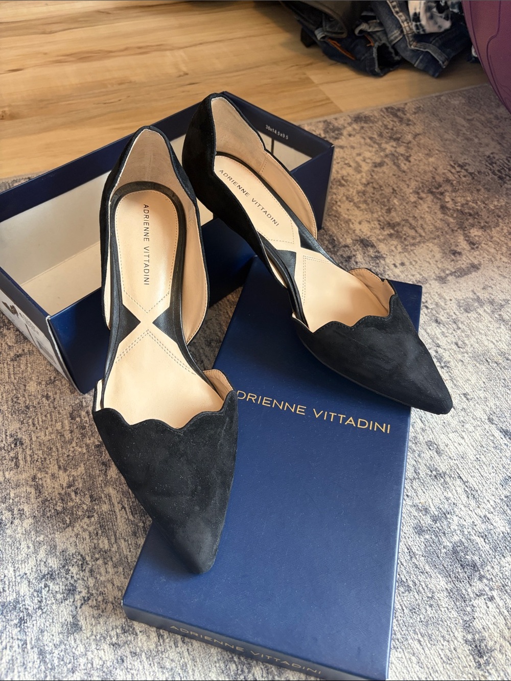 Adrienne Vittadini Black Scalloped Pointed Toe Pumps